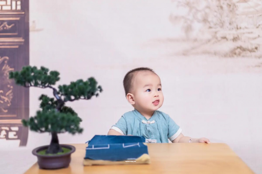 禹城怀孕肚子中间凹两边凸